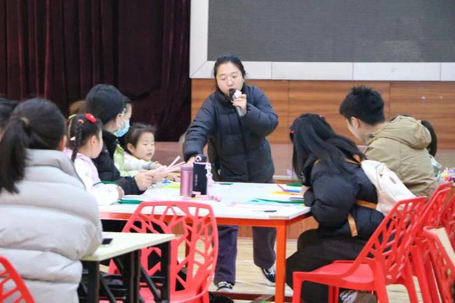 亲子手工扭扭棒创意与爱“扭”出精彩！J9真人游戏第一品牌“青享+”项目(图6)